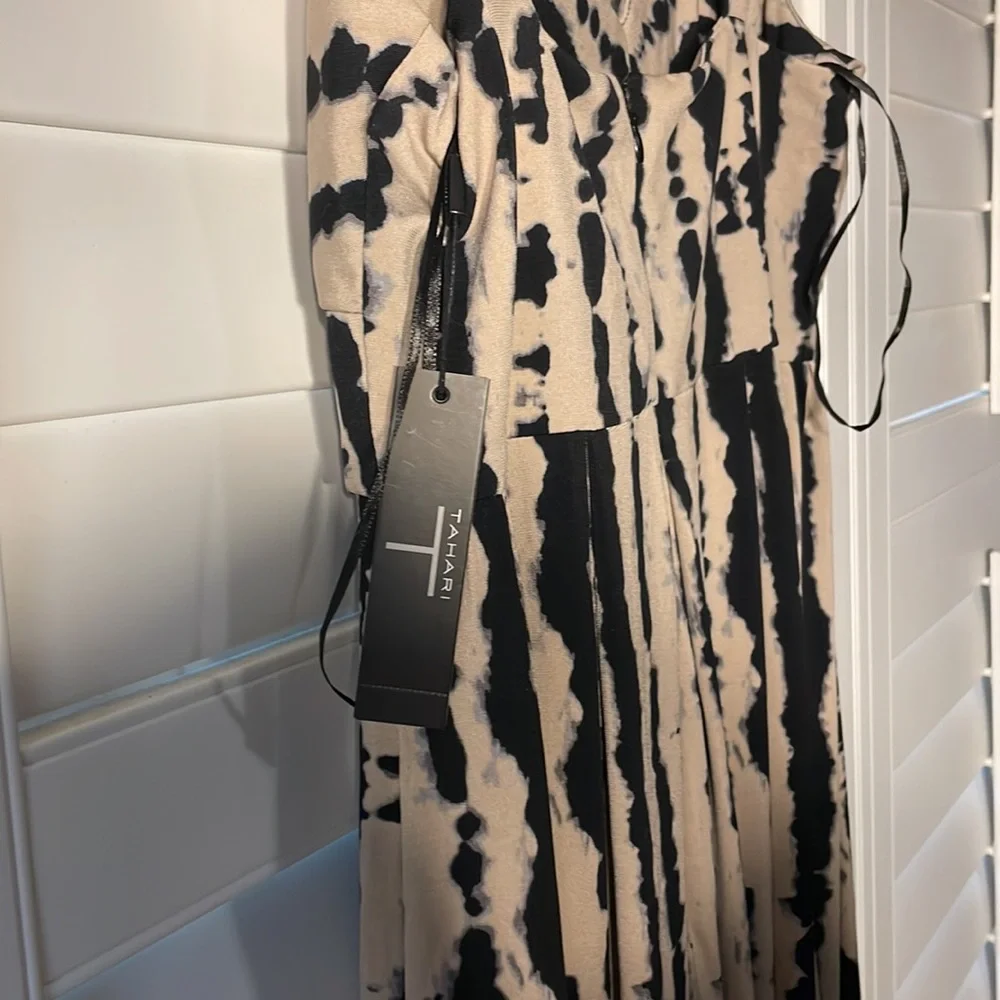 Tahari Maxi Dress - Picture 4 of 4